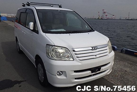 2002 Toyota / Noah Stock No. 75456